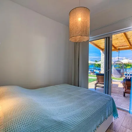 Cavatul Villa *