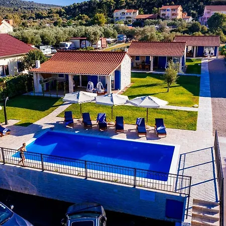 Villa Cavatul
