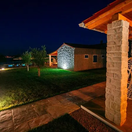 Villa Cavatul