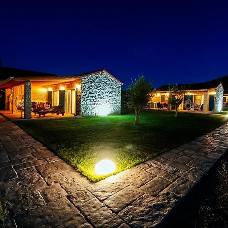 Cavatul Villa